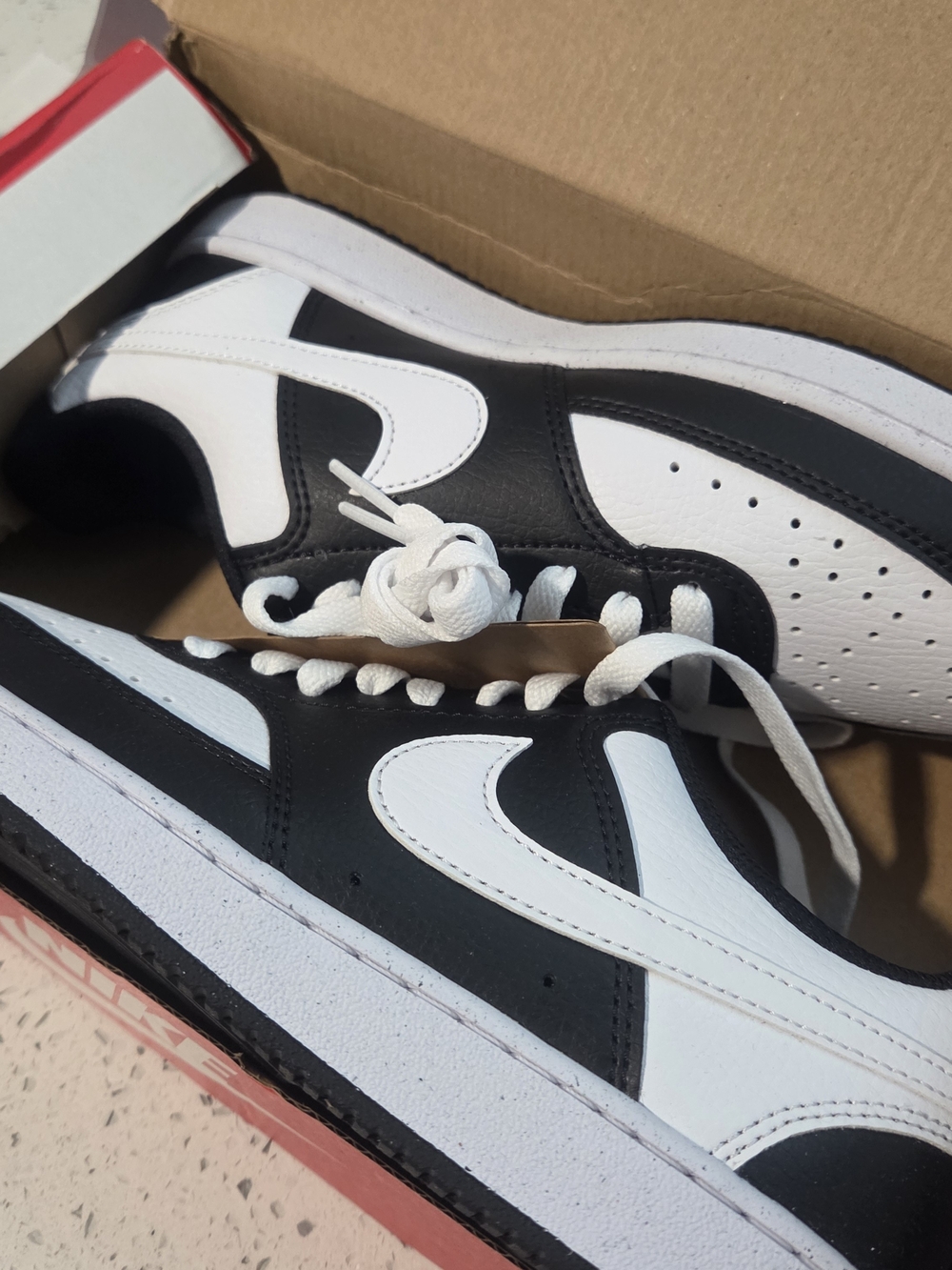 Men's Black & White Low-Top Sneakers